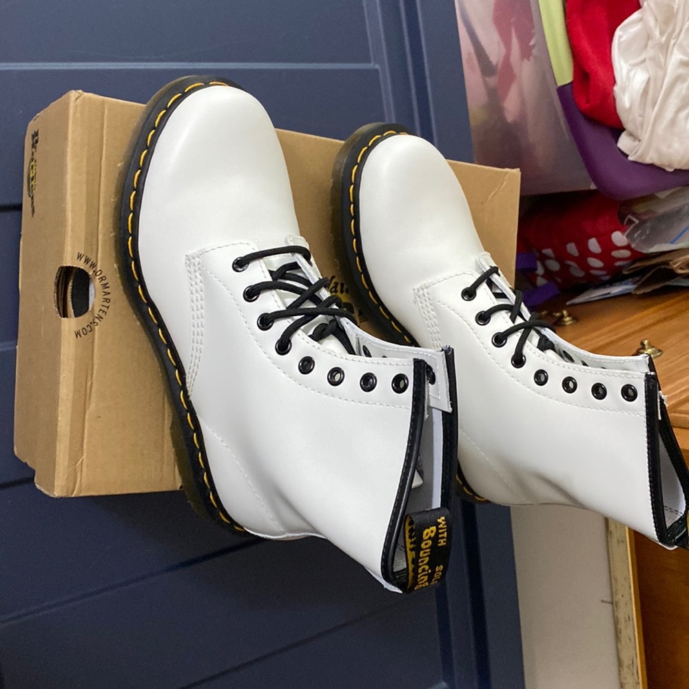 Dr martens white size 7 boots